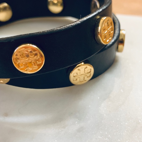 Tory Burch Double Wrap Black Logo Stud Bracelet - Picture 4 of 4